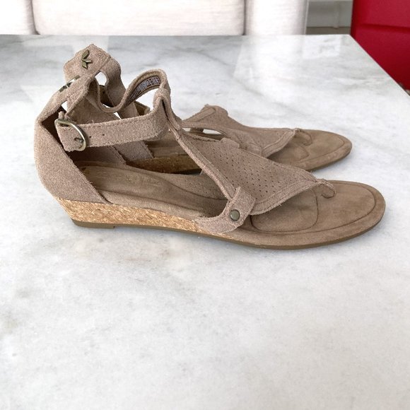 NWOT! New Koolaburra by Ugg tan Briona wedge sandal, cork & suede, ankle straps - Picture 6 of 9